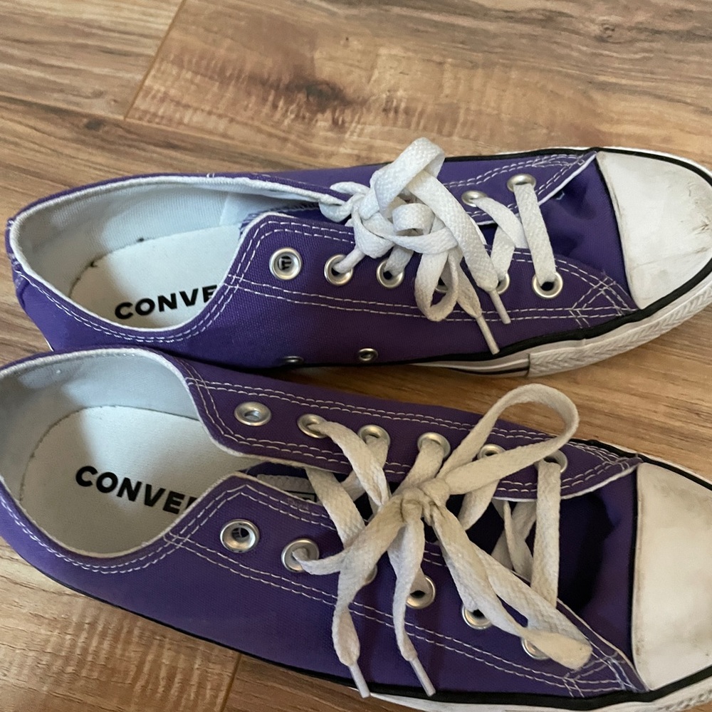 Womens purple chuck taylor converse size 9 womens and 7 mens